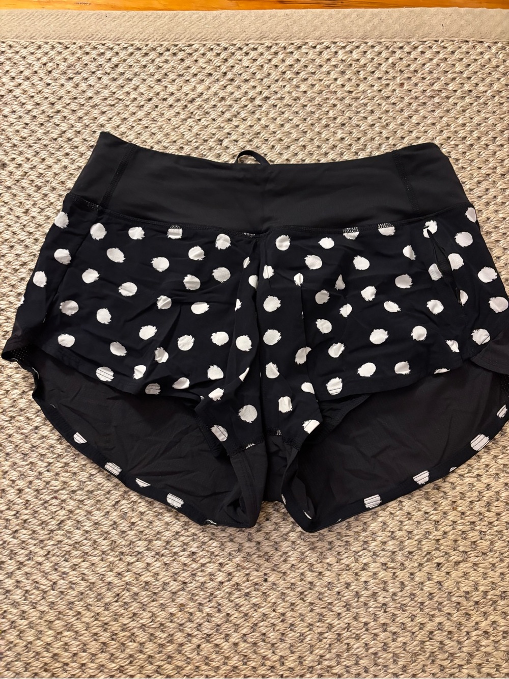 Outdoor Voices Hudson 2.5” short Black Polka Dot